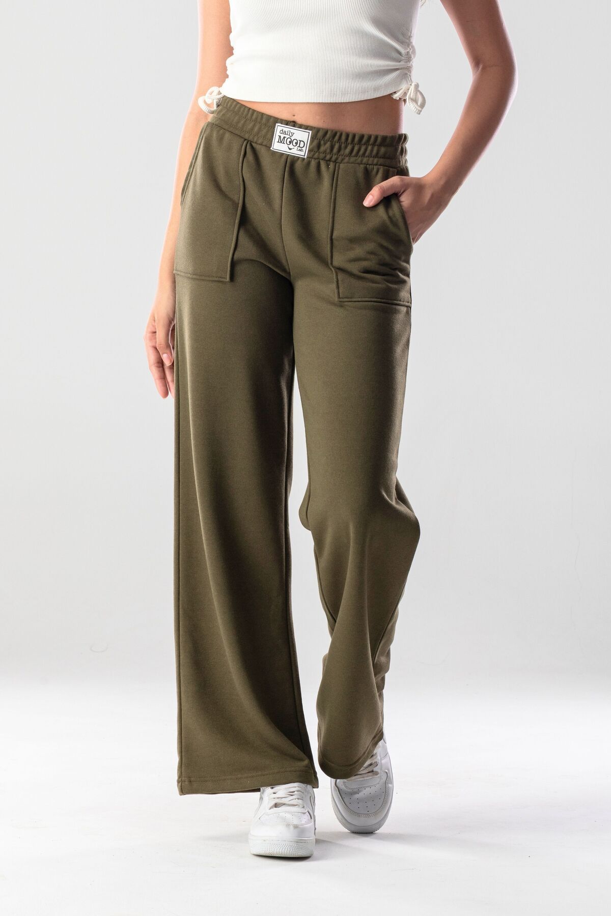 Siyah Cep Detaylı Bol Paça Beli Lastikli Eşofman Altı